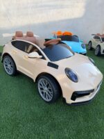 ⁦سيارة كهربائية للأطفال (بتصميم مستوحى من سيارات ميني كوبر / Mini Cooper Style Ride-On Car).⁩ - الصورة ⁦5⁩